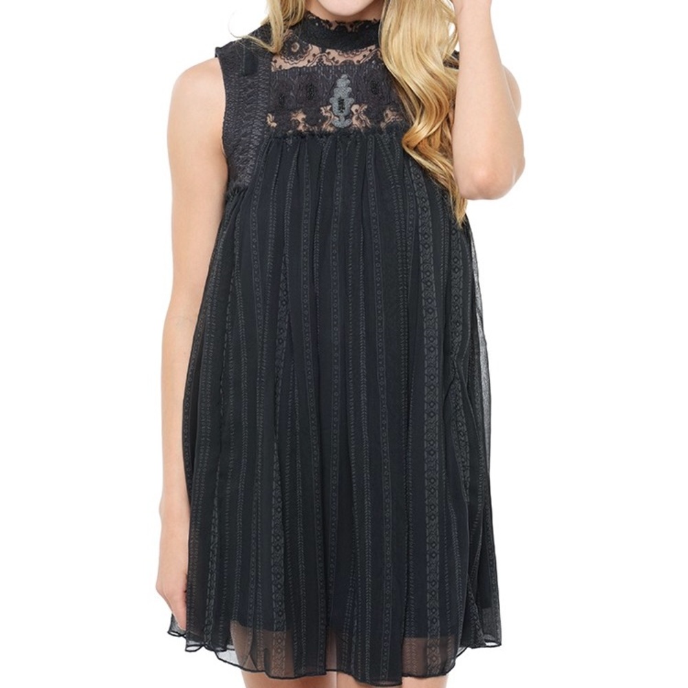 💥Free People Black/Nacy Lace Shift Dress💥